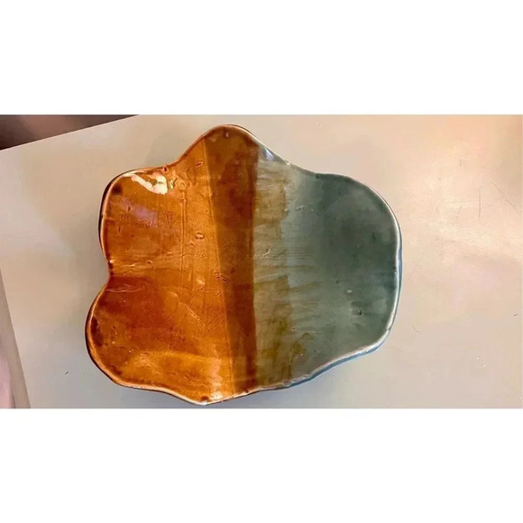 Maurice of Calif 1M-92 Art Pottery Leaf Shape Decor - Picture 4 of 7